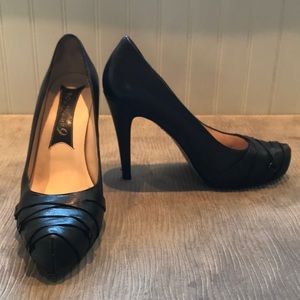 Boutique9 Leather Criss Cross Pumps Size 8